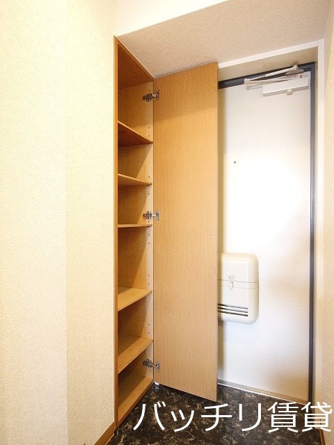 玄関　画像は同シリーズ参考画像の為、現況を優先いたします。