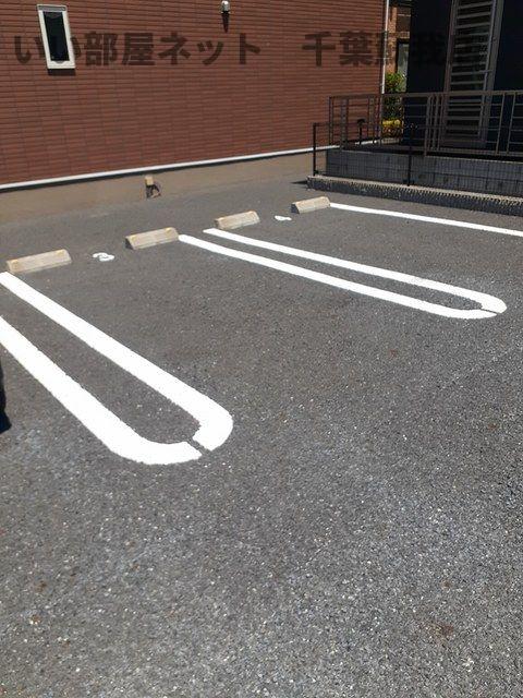 駐車場　駐車場に車を止められます