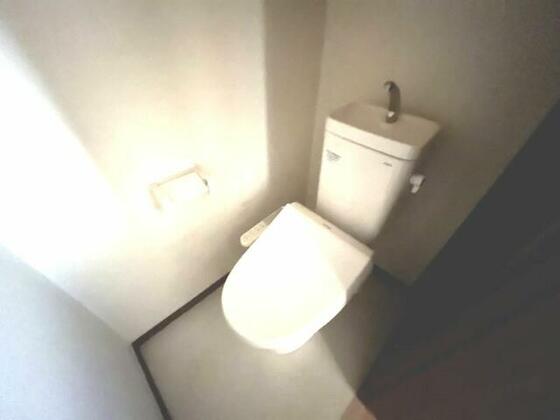 トイレ　※別部屋の参考写真となります。