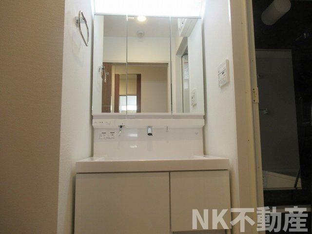 洗面設備　スペースが確保できる洗面所です