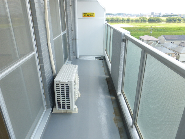 バルコニー　ワイド設計バルコニー　前面棟無しで陽当たり良好