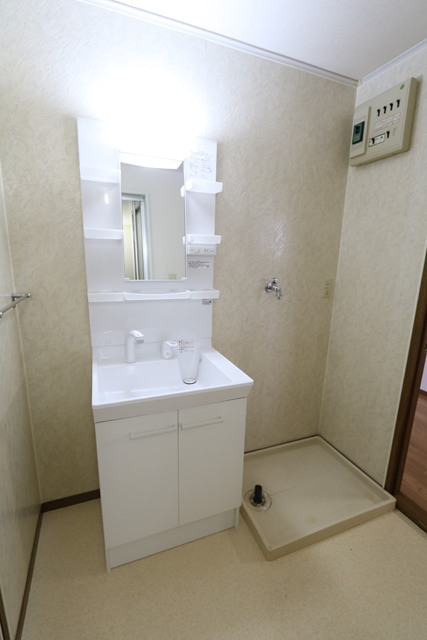 洗面設備　☆忙しい朝に便利なシャワー付独立洗面台☆