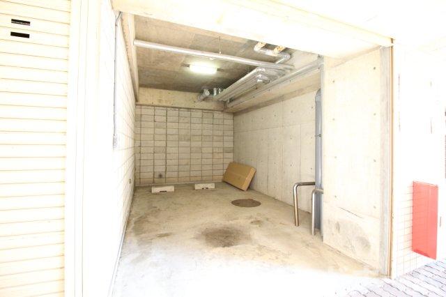 駐車場　ガレージ車庫