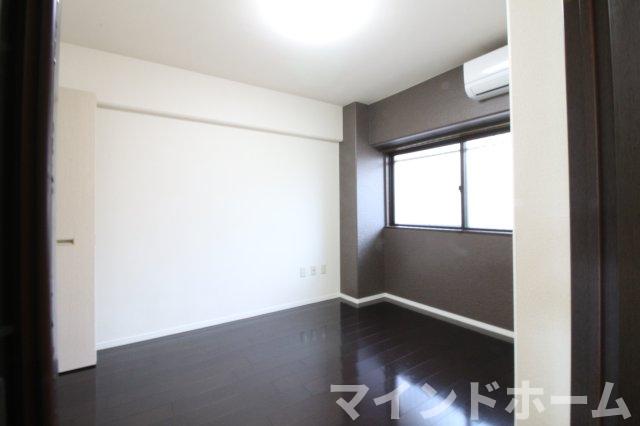 居室・リビング　明るい洋室です