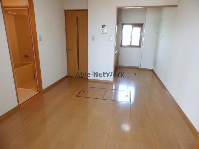 居室・リビング　※他の部屋の写真です