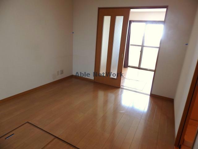 居室・リビング　※他の部屋の写真です