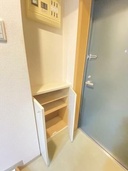 玄関　※別部屋参考写真