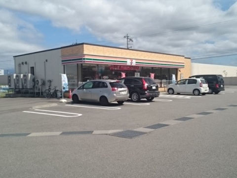 コンビニ　セブンイレブン西荒屋店（コンビニ）まで341m