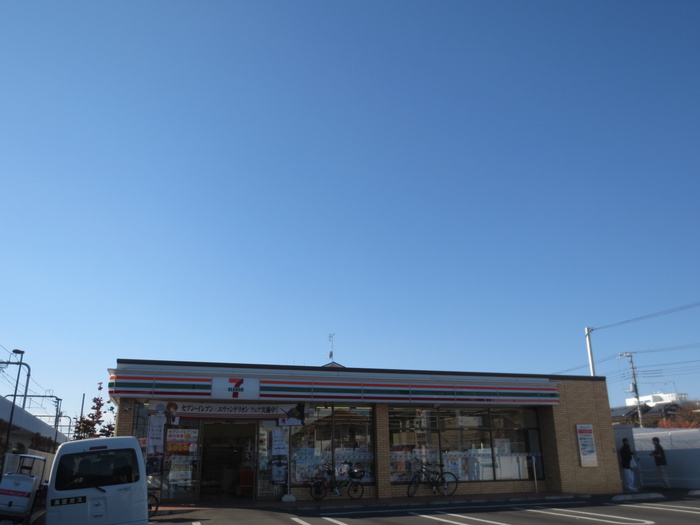 コンビニ　セブンイレブン（コンビニ）まで332m