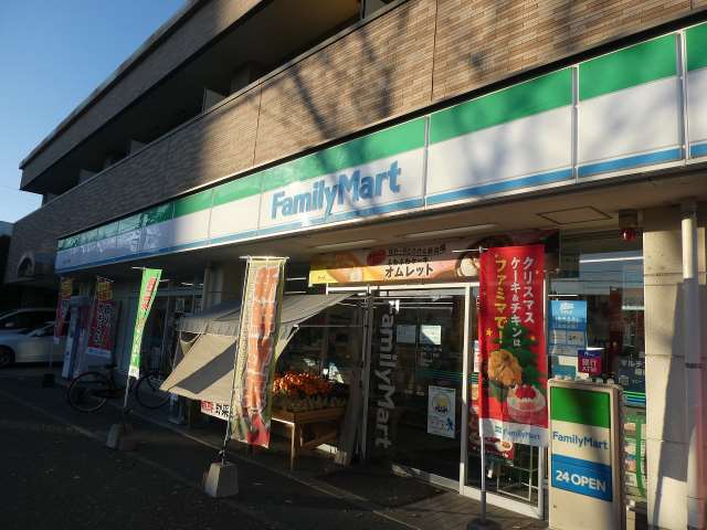 コンビニ　ファミリーマート（コンビニ）まで491m