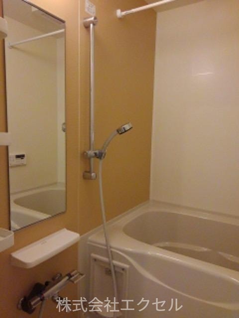 バス・シャワールーム　追い焚き・浴室乾燥機能付のお風呂です。