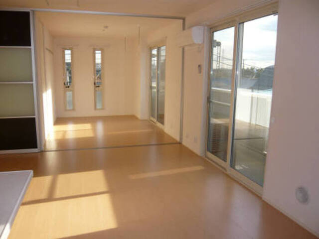 居室・リビング　居室全景