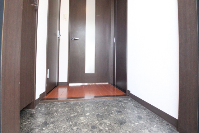 玄関　※別室の参考写真の為、現況優先です。