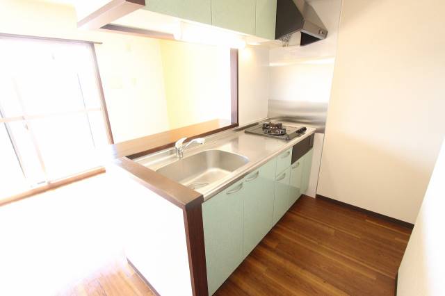 キッチン　キッチンスペースも広いですよ。