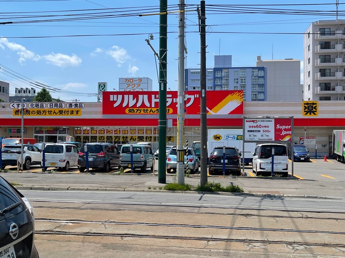 ドラックストア　ツルハドラッグ（ドラッグストア）まで387m