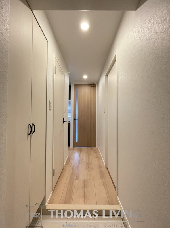 玄関　※別号室の参考写真になります。