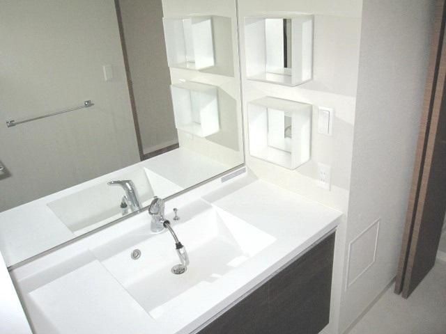 洗面設備　★大型独立洗面台付です★