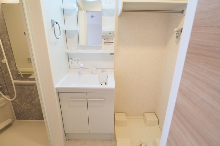 洗面設備　使いやすい独立洗面台です