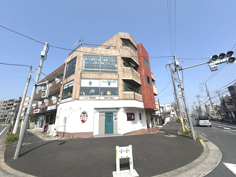 建物外観　谷在家駅徒歩１１分、周辺に買い物施設のそろう便利な住環境