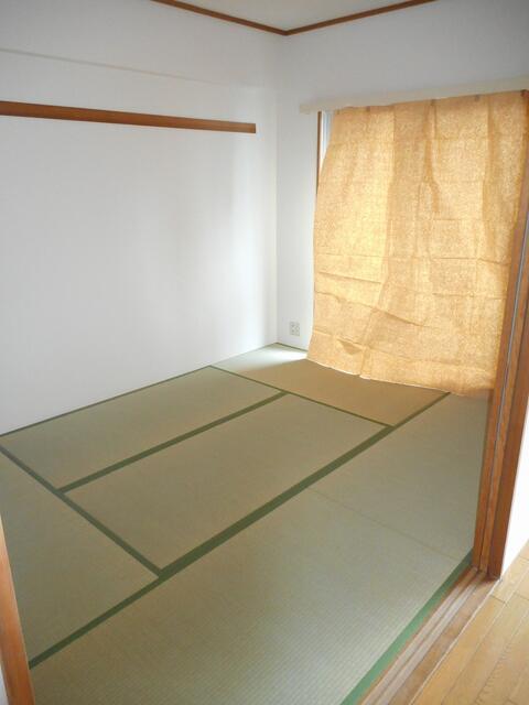 その他部屋・スペース　落ち着いて過ごせるお部屋なので、寝室にいかがでしょうか