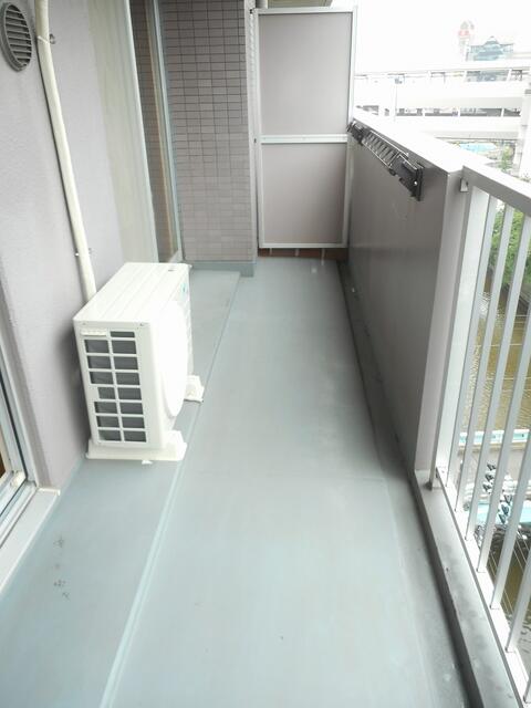 バルコニー　バルコニーからの眺めを楽しみながら食事をしませんか