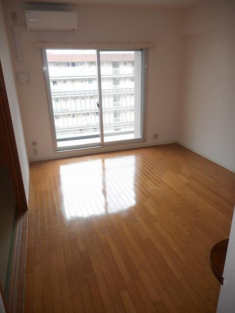 居室・リビング　ゆったり過ごせる居間です