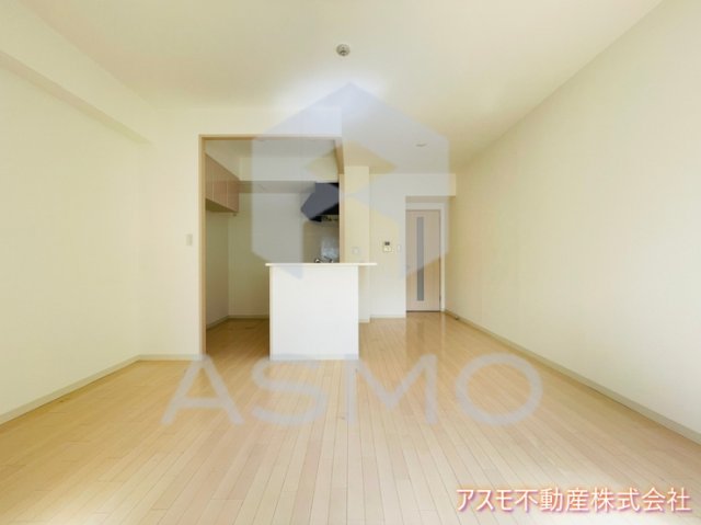 居室・リビング　同マンション別部屋参考写真