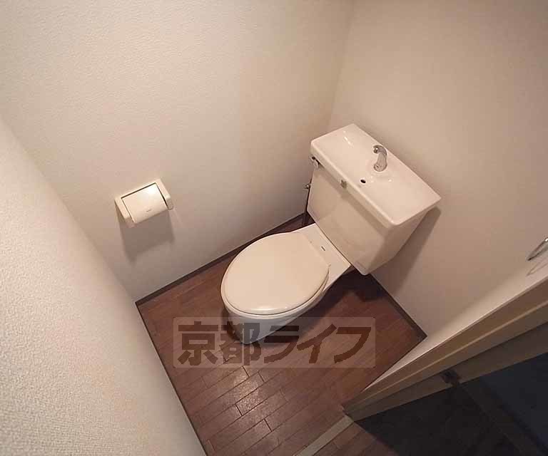 トイレ　清潔感のある洋式トイレです。