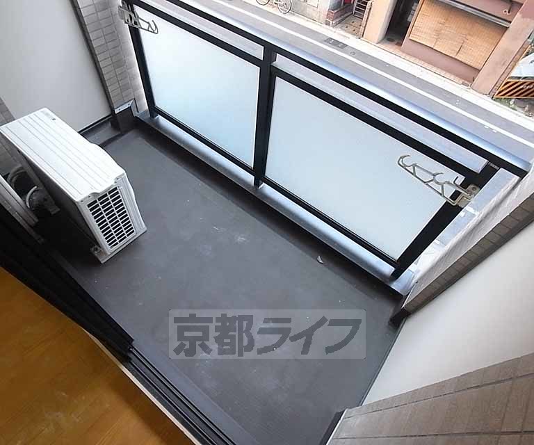 バルコニー　日当たりの良いバルコニーです。