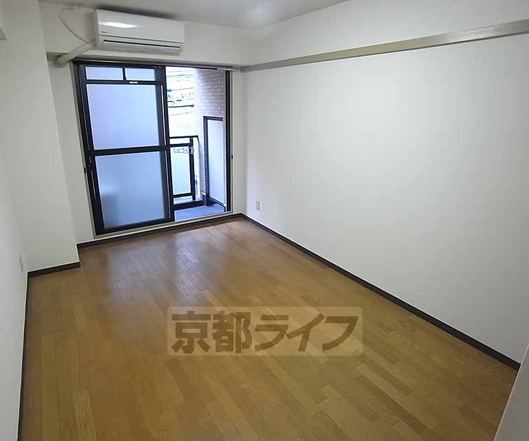 居室・リビング　広々としたお部屋です。