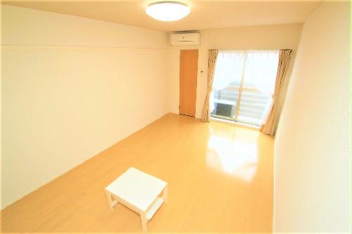 居室・リビング　エアコン、セキュリティー、モニター付きインターフォン、カーテ