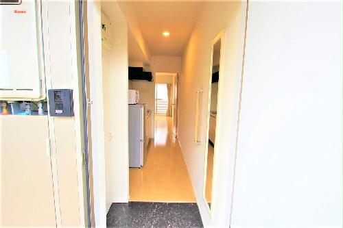 玄関　1Fフローリング、2Fは遮音性フローリングとなります。