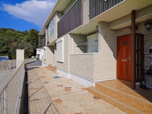 その他共有部分　広い玄関周りは出入りもしやすいですね