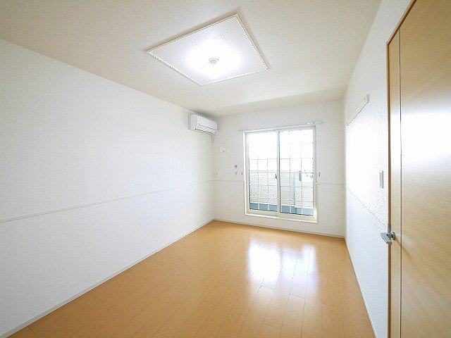 その他部屋・スペース　フローリングのお部屋はお掃除も簡単です