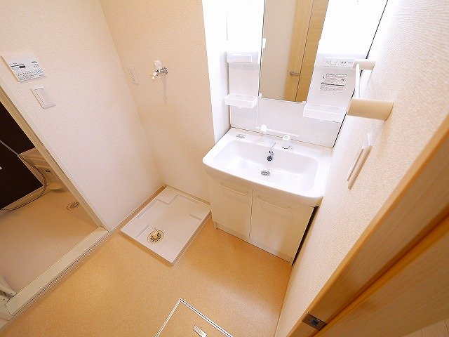 洗面設備　機能的な洗髪洗面化粧台です