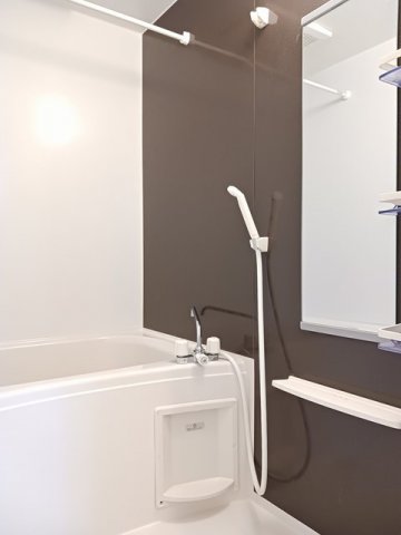 バス・シャワールーム　落ち着いた空間のお風呂です