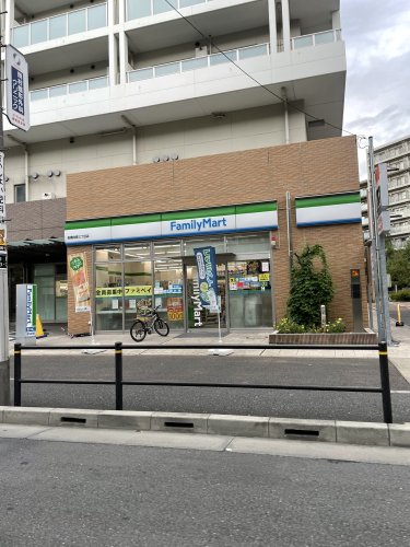 コンビニ　ファミリーマート 板橋向原三丁目店（コンビニ）まで645m