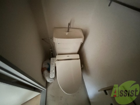 トイレ　温水洗浄便座付きのトイレは、使用しやすくうれしいですね。