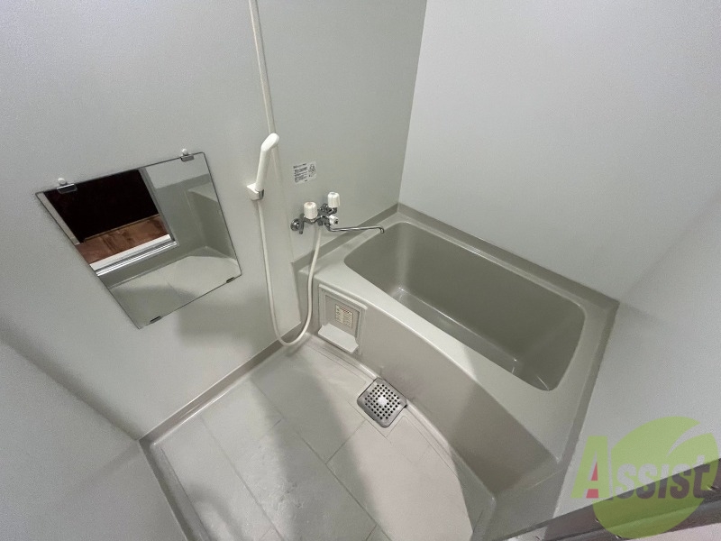 バス・シャワールーム　お風呂になります。一日の疲れを癒してくださいね。