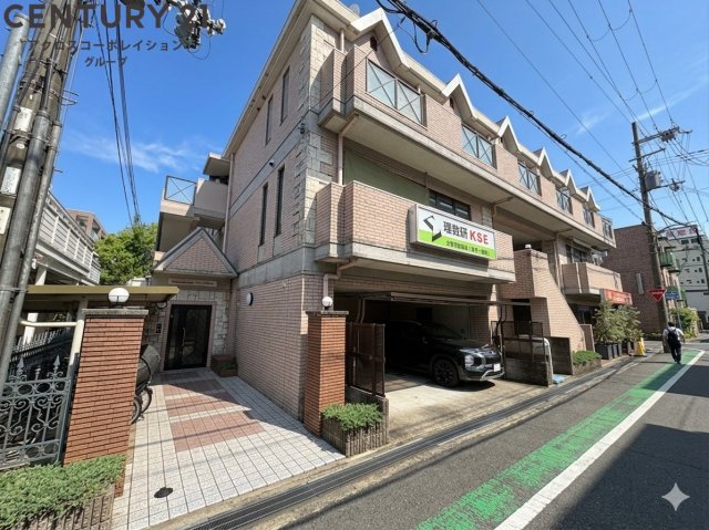 建物外観　オートロックで外部の人間が簡単に出入りできないため安心です。