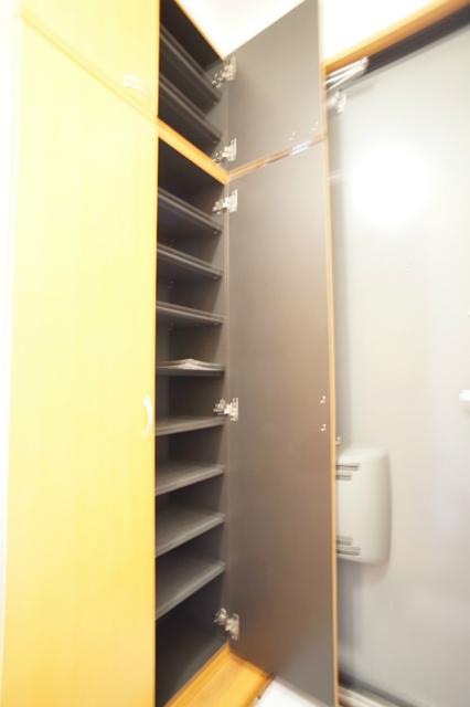 玄関　参考写真（同建物別部屋のものです）