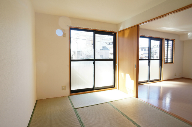 居室・リビング　参考写真（同建物別部屋のものです）