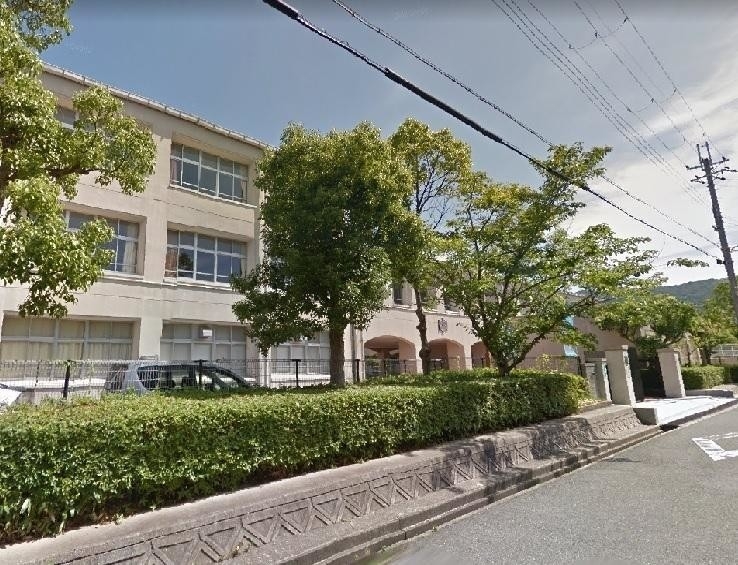 中学校　広陵中学校（中学校）まで3382m