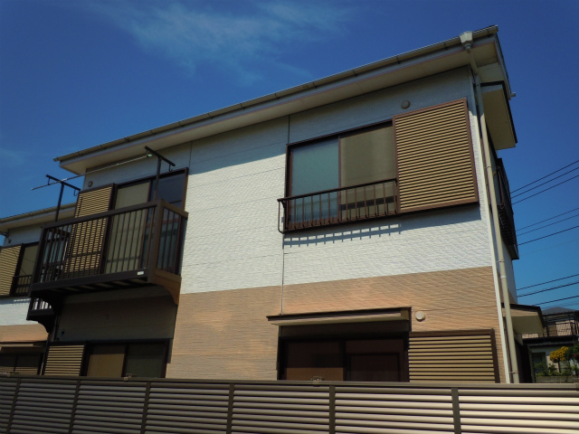 建物外観　２階でも雨戸があり防犯面も安心です