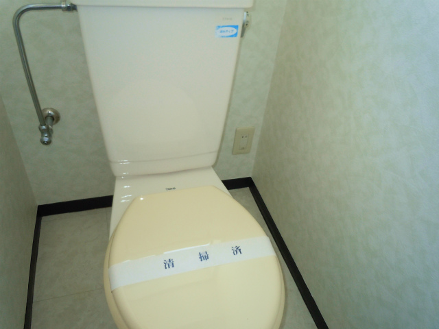 トイレ　トイレにも窓があります