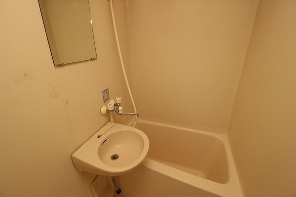 バス・シャワールーム　※現況を優先します。