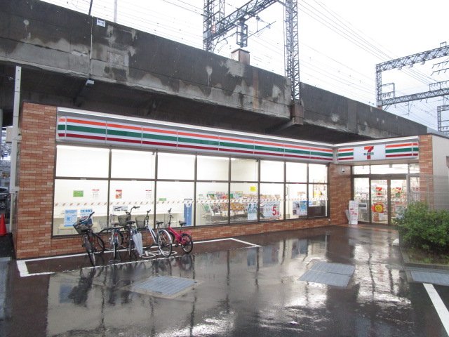 コンビニ　セブンイレブン　寝屋川八坂町西店（コンビニ）まで591m