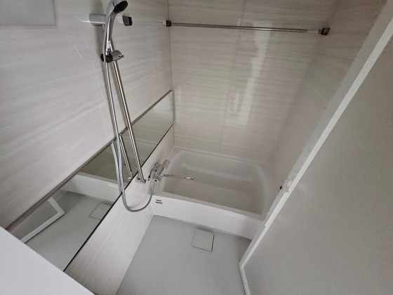 バス・シャワールーム　※別部屋の写真です