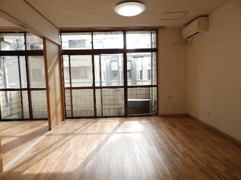 居室・リビング　室内