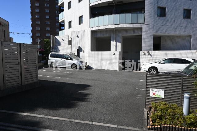 駐車場　駐車場があるので、車を買う予定の方も安心です